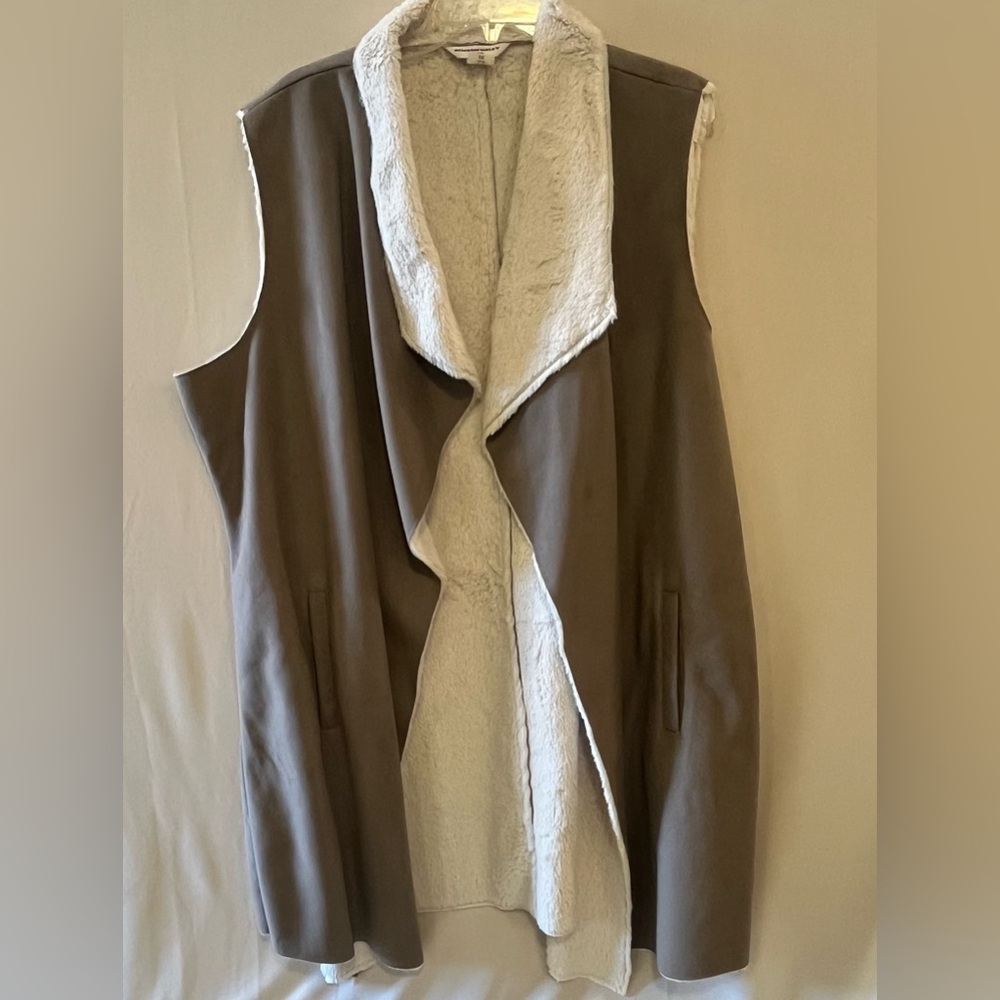 Allison Daley Women's Suede Tan and Cream Vest - 2X